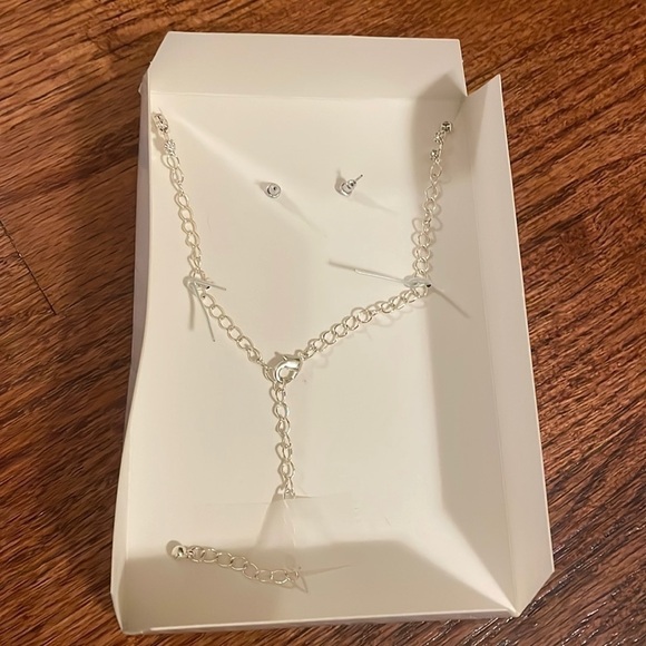 Jaclyn Smith diamond look silver necklace and earrings jewelry Coord set New - Picture 4 of 5